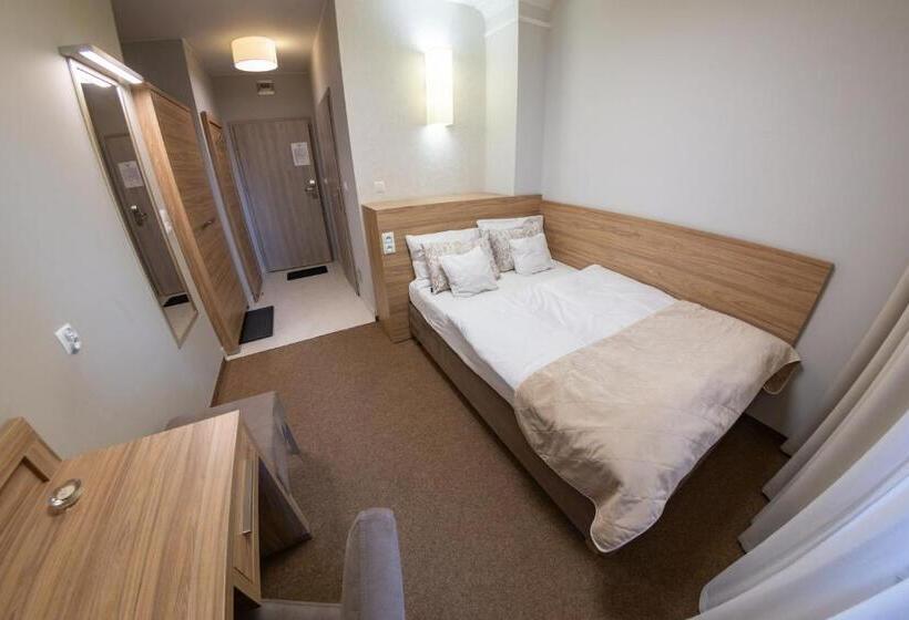 اتاق عادی, Parkowa 3