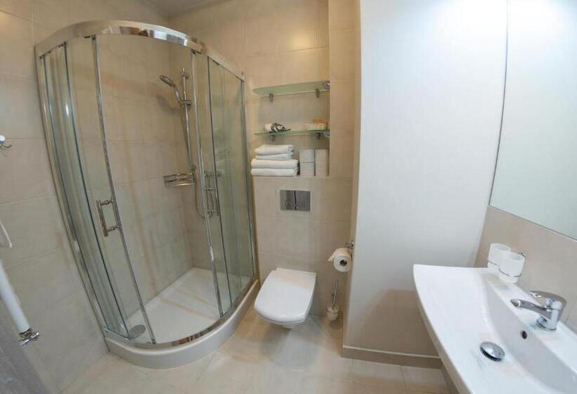 اتاق عادی, Parkowa 3