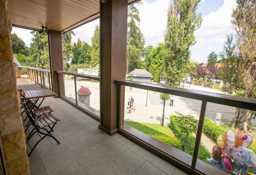 اتاق استاندارد چهارنفره با بالکن, Parkowa 3