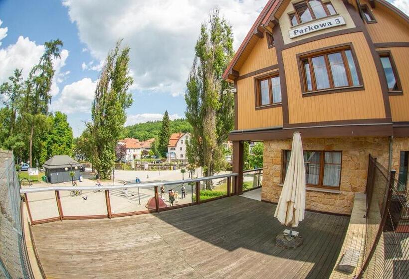 Четырехместный Номер Стандарт с Балконом, Parkowa 3