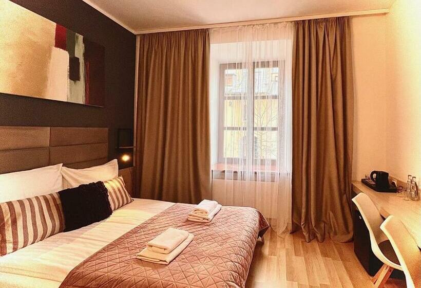 اتاق استاندارد, 77