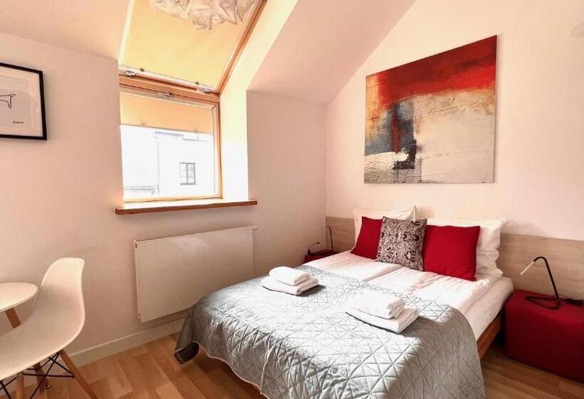 آپارتمان 1 خوابه, 77