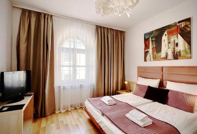 اتاق سوپریور, 77