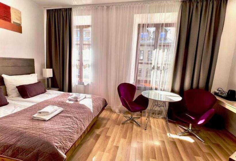 اتاق سوپریور, 77