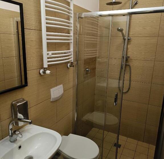 تختخواب در اتاق مشترک, Blues Rooms