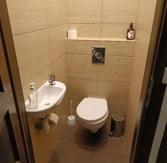 ルームシェアのワンベッド, Blues Rooms