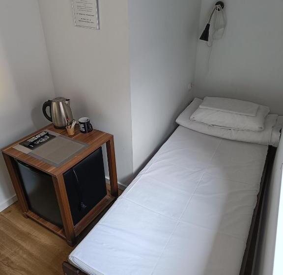 اتاق استاندارد یک تخته با سرویس بهداشتی مشترک, Blues Rooms