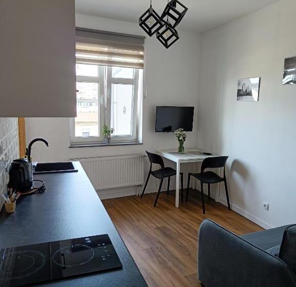 آپارتمان 1 خوابه, Blues Rooms