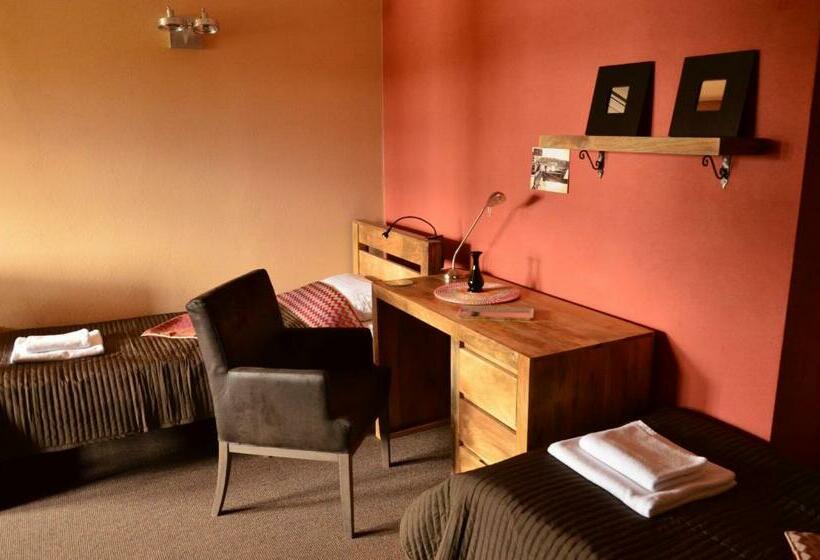 Quarto Triplo Estandar, Centrum Konferencyjne Zamek