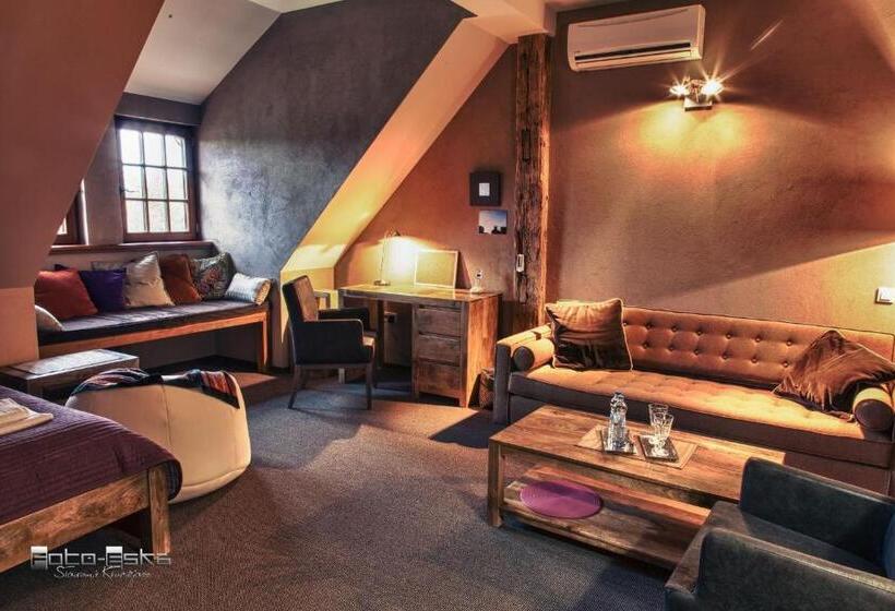 Quarto Estandar, Centrum Konferencyjne Zamek