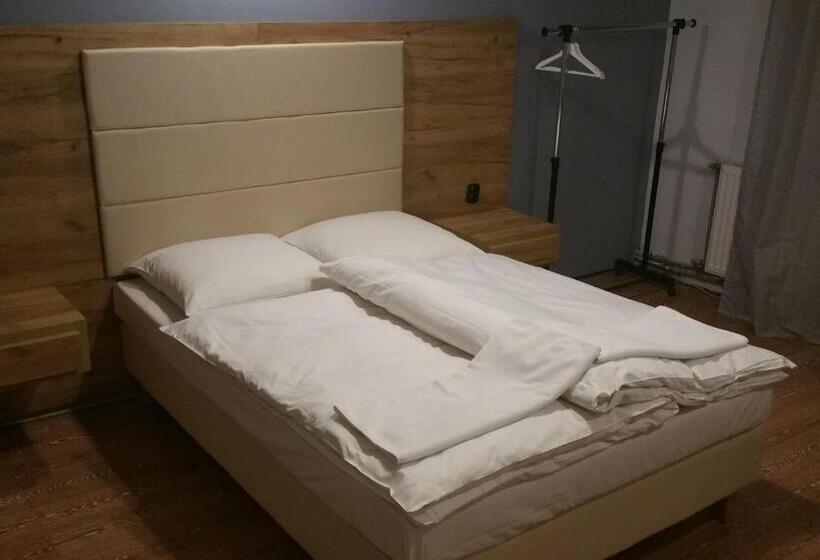 コンフォートルーム, Kaktus Guest House