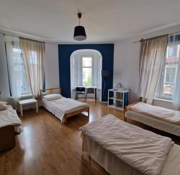 חדר סטנדרט לארבעה, Kaktus Guest House