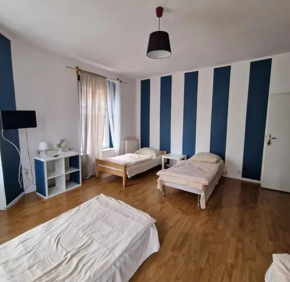 Standard Neljän Hengen Huone, Kaktus Guest House