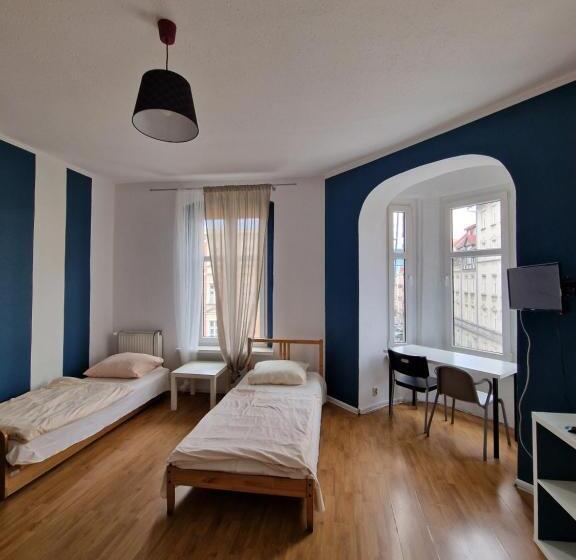 חדר סטנדרט לארבעה, Kaktus Guest House