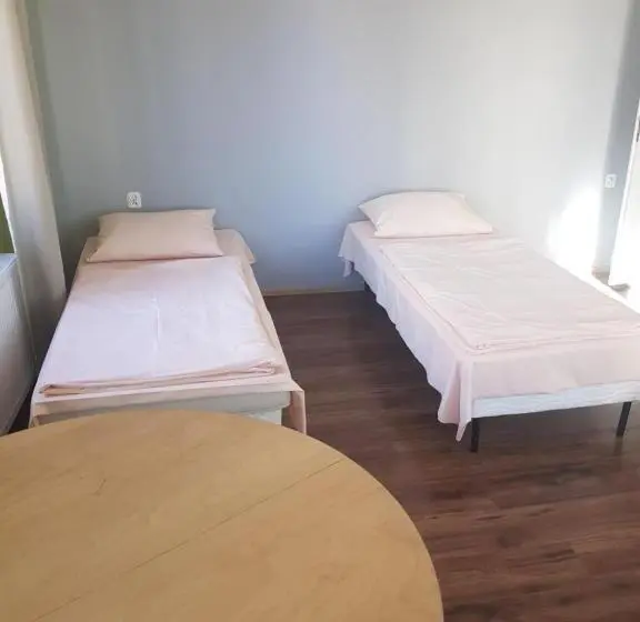 Perhehuone, Kaktus Guest House