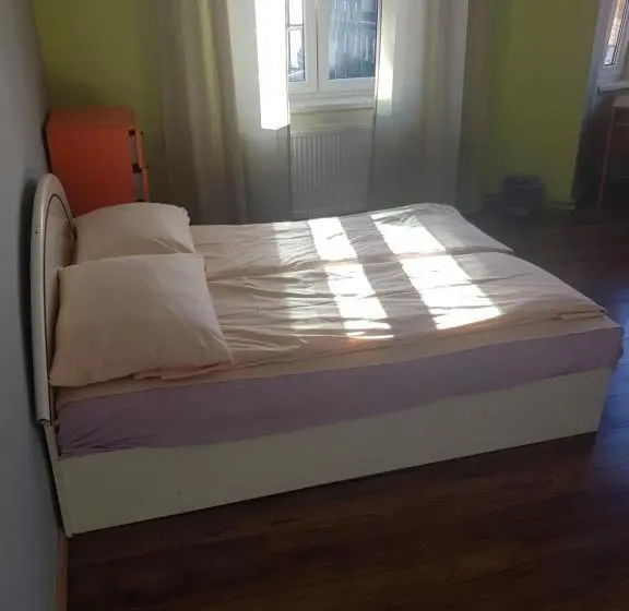 Perhehuone, Kaktus Guest House
