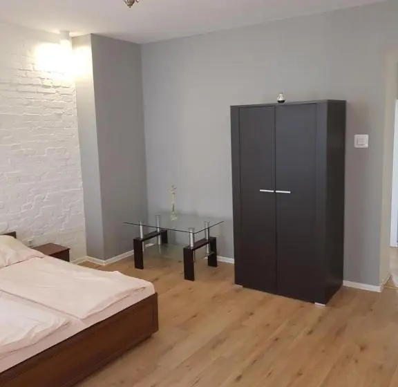Huoneisto 1 Makuuhuone, Kaktus Guest House