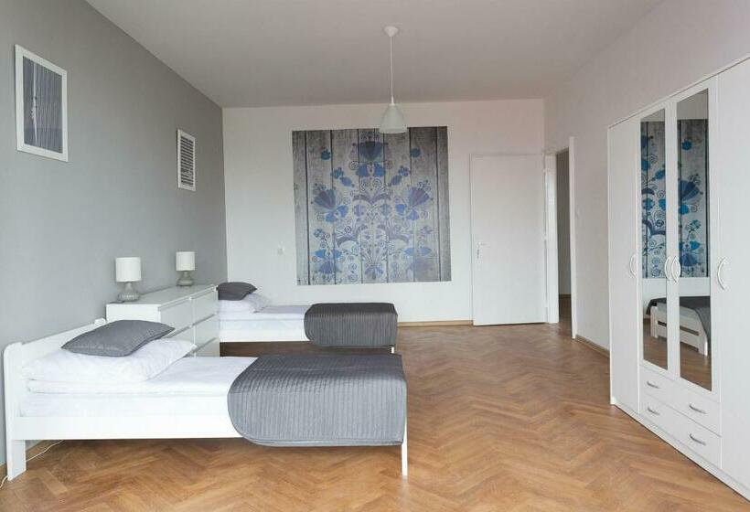 标准三人间共用浴室, Hostel Zakątek Ulica Grunwaldzka