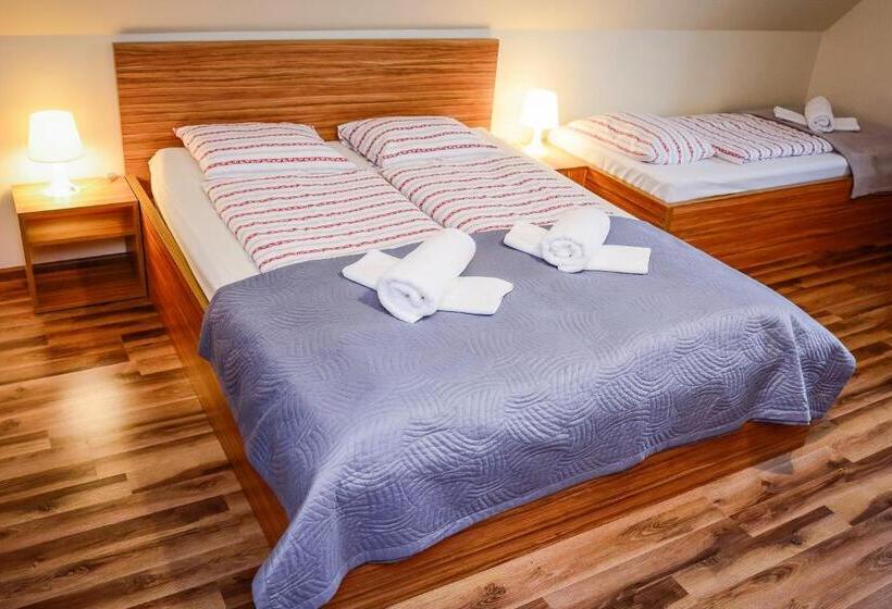 اتاق استاندارد چهار تخته, Dom Na Klonowym Wzgórzu