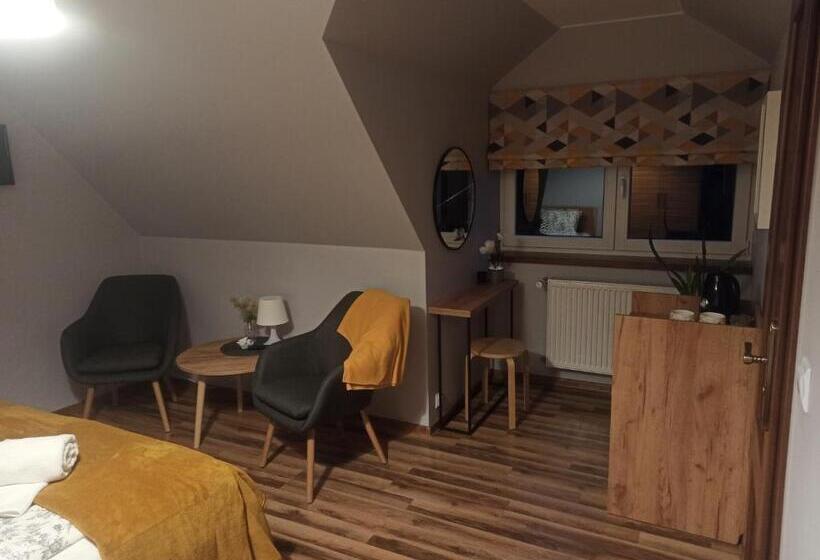 اتاق استاندارد سه نفره, Dom Na Klonowym Wzgórzu