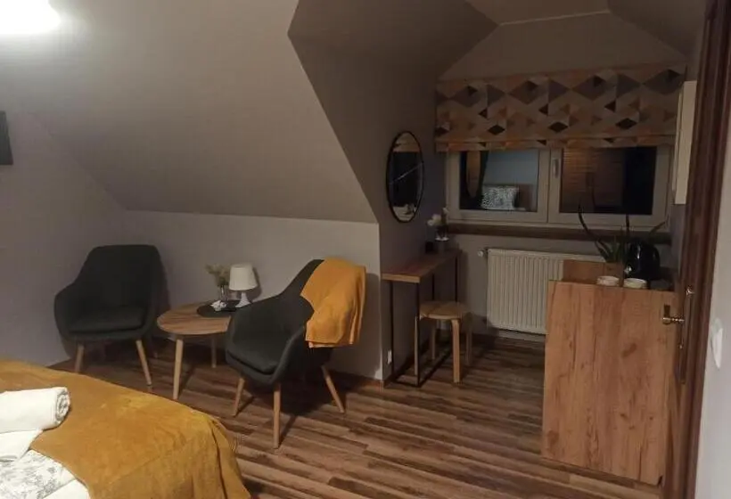 Standard Kolmen Hengen Huone, Dom Na Klonowym Wzgórzu