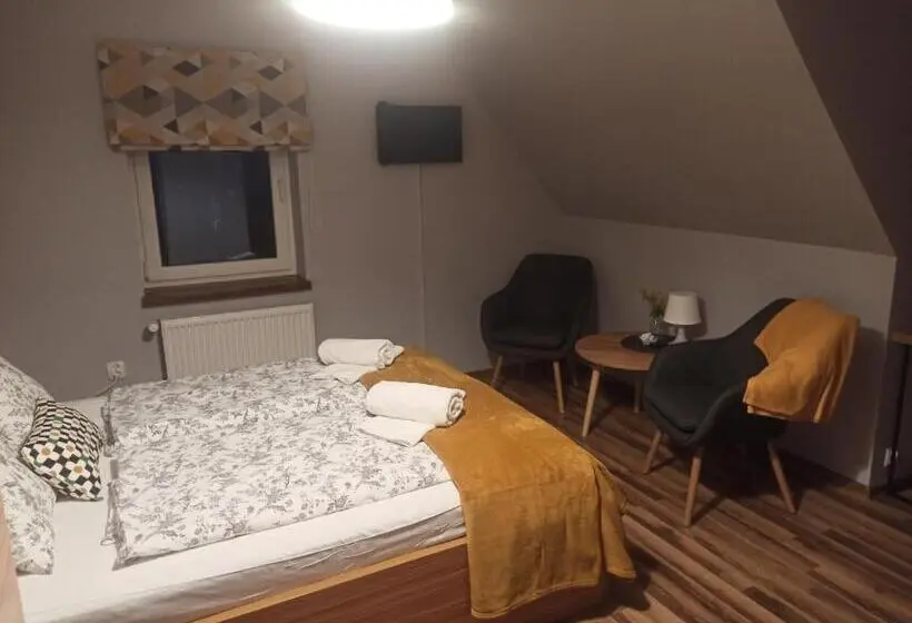 Standard Kolmen Hengen Huone, Dom Na Klonowym Wzgórzu