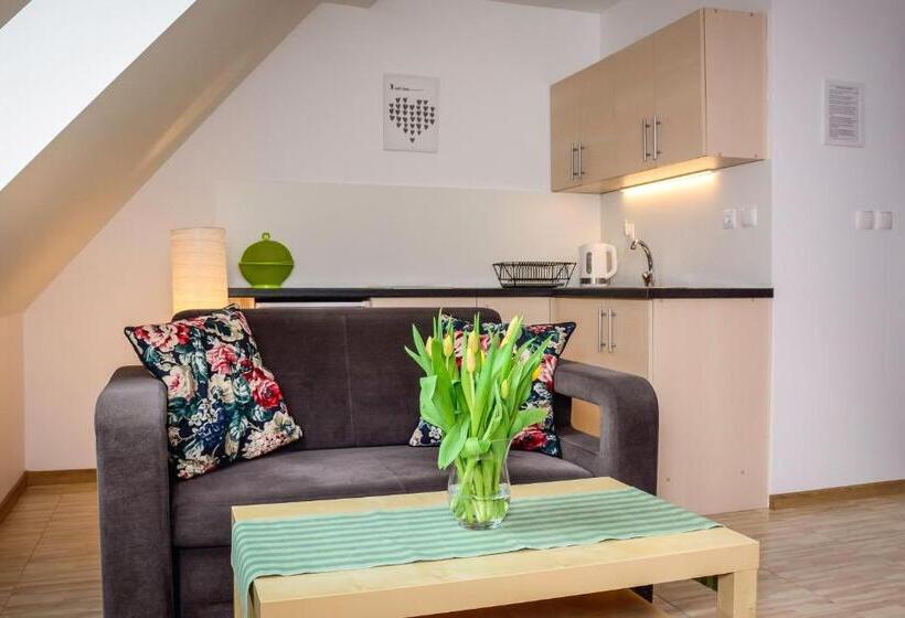 استودیو خانوادگی, Dom Na Klonowym Wzgórzu