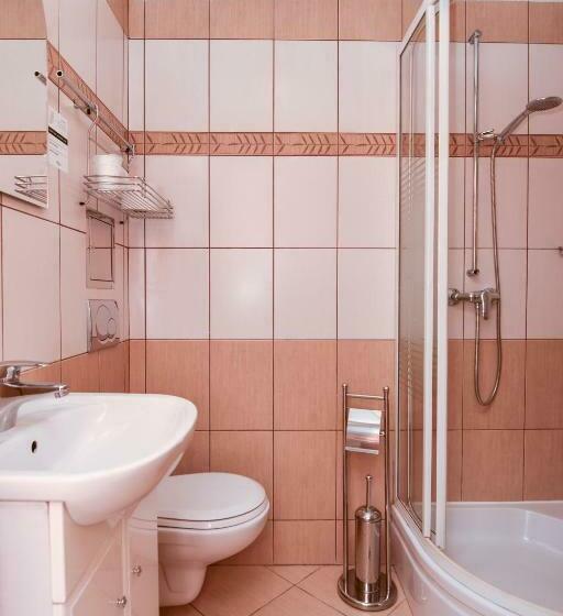 اتاق استاندارد, Hyrny