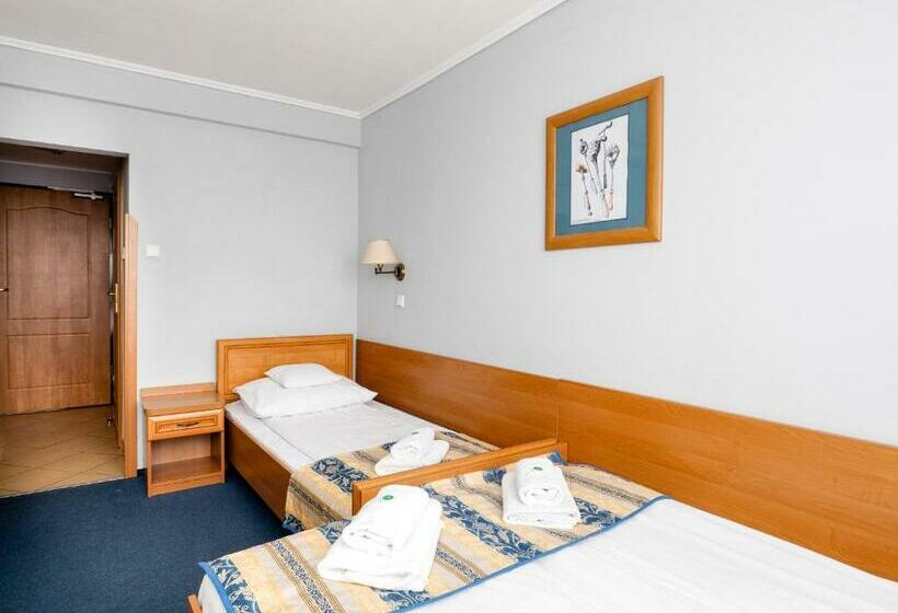 اتاق استاندارد, Hyrny