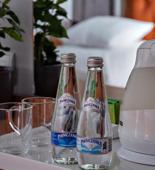 اتاق استاندارد, Hyrny