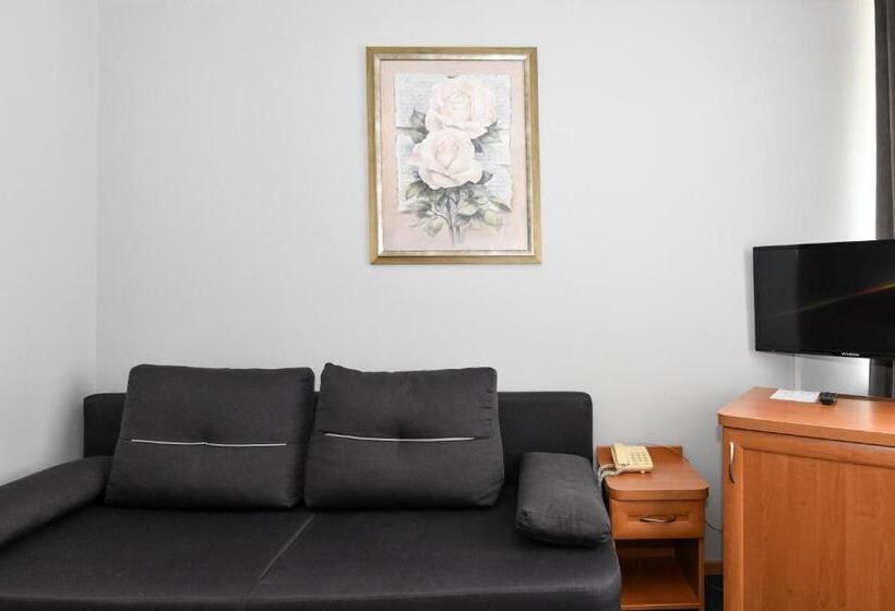 استودیوی استاندارد, Hyrny