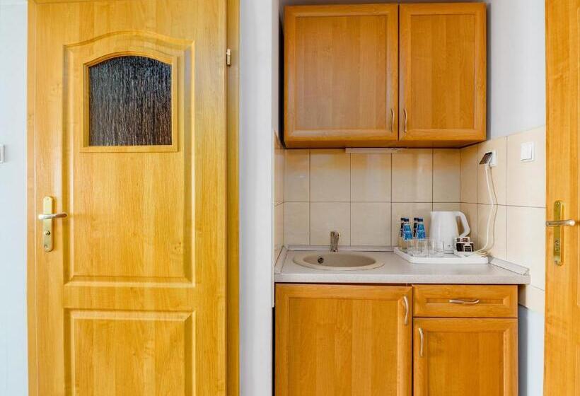 استودیوی استاندارد, Hyrny