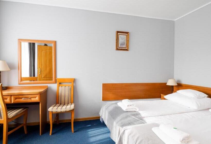 استودیوی استاندارد, Hyrny