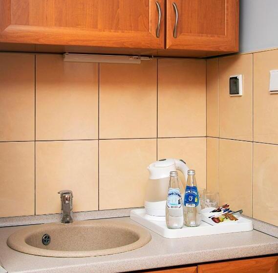 استودیوی استاندارد, Hyrny