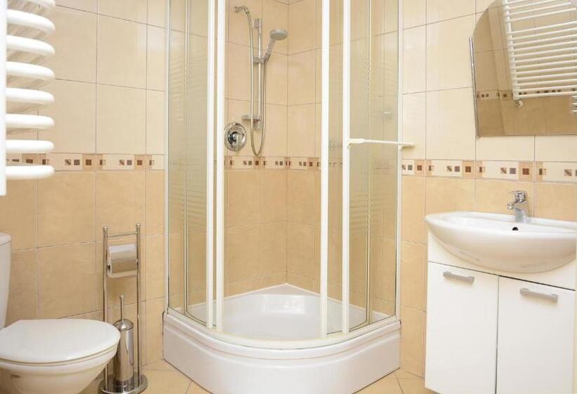 استودیوی استاندارد, Hyrny