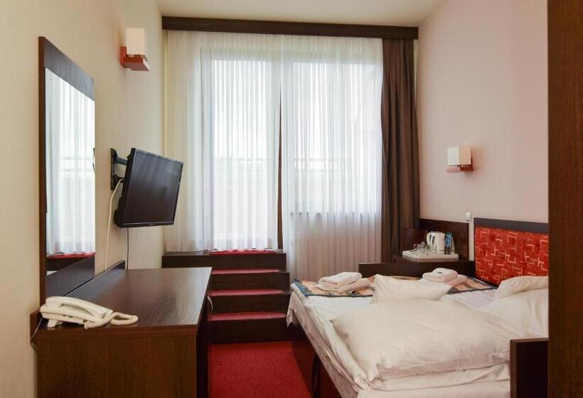 اتاق اکونومی, Hyrny