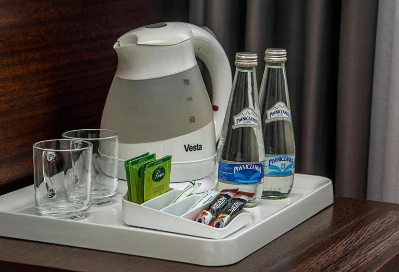 اتاق اکونومی, Hyrny