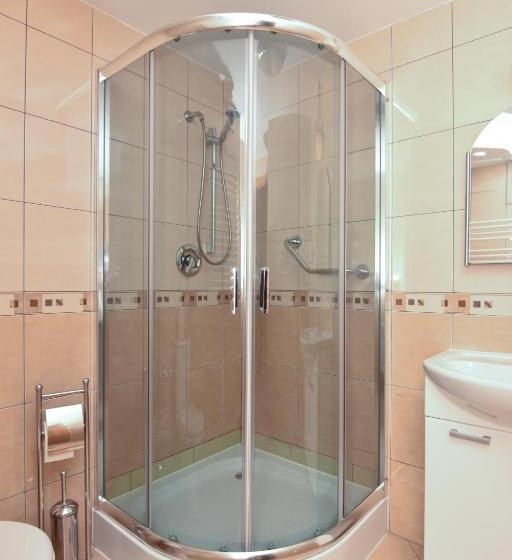 استودیو استاندارد با چشمانداز, Hyrny