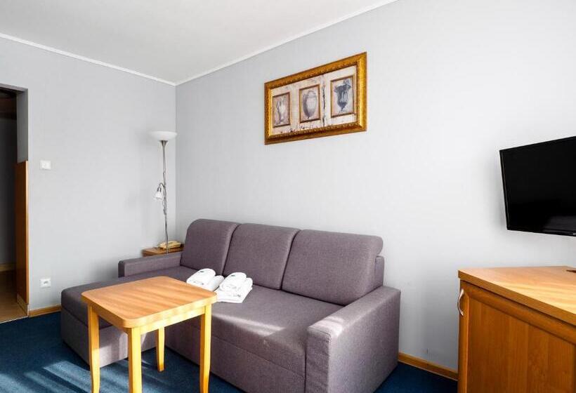 استودیو استاندارد با چشمانداز, Hyrny