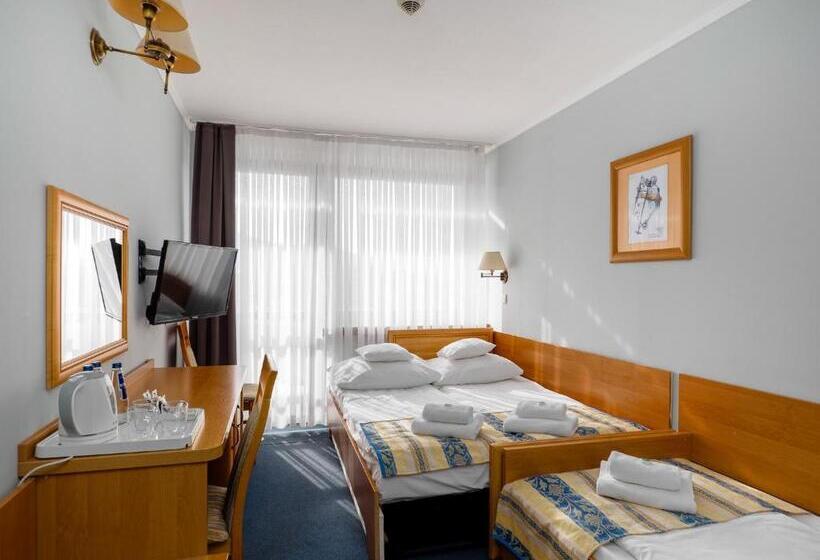 اتاق استاندارد با چشمانداز, Hyrny