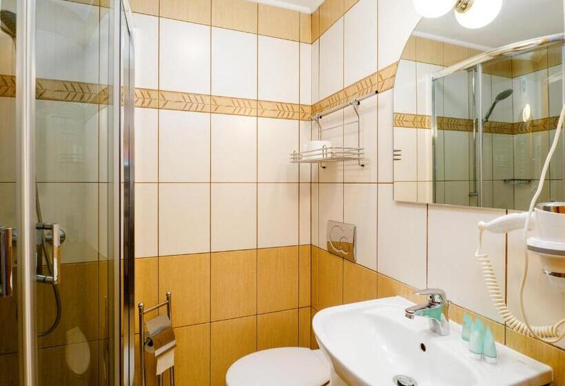 اتاق استاندارد با چشمانداز, Hyrny