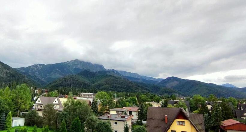 اتاق استاندارد با چشمانداز, Hyrny