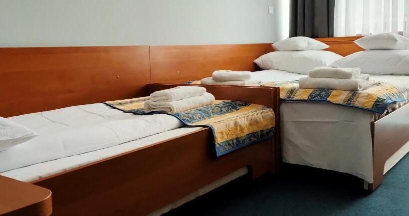 اتاق استاندارد با چشمانداز, Hyrny