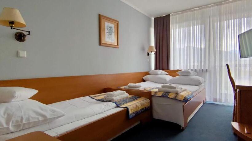 اتاق استاندارد با چشمانداز, Hyrny