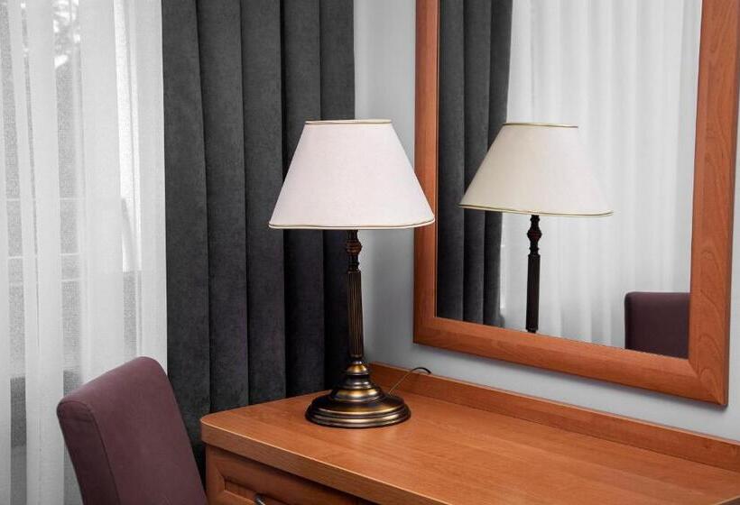 استودیو استاندارد با چشمانداز, Hyrny