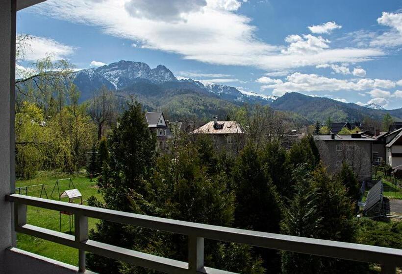 استودیو استاندارد با چشمانداز, Hyrny