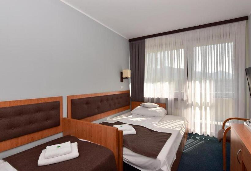 اتاق استاندارد با چشمانداز, Hyrny