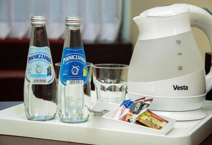 اتاق استاندارد, Hyrny