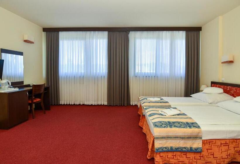 اتاق استاندارد, Hyrny