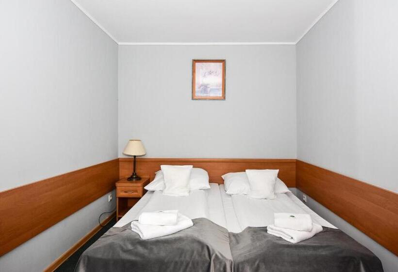 استودیوی استاندارد, Hyrny